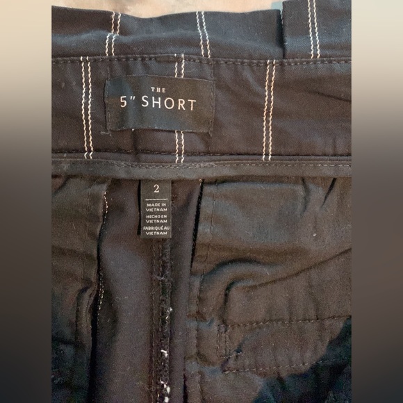 WHBM Pinstripe high-rise, belted paper bag 5” short - Picture 6 of 8